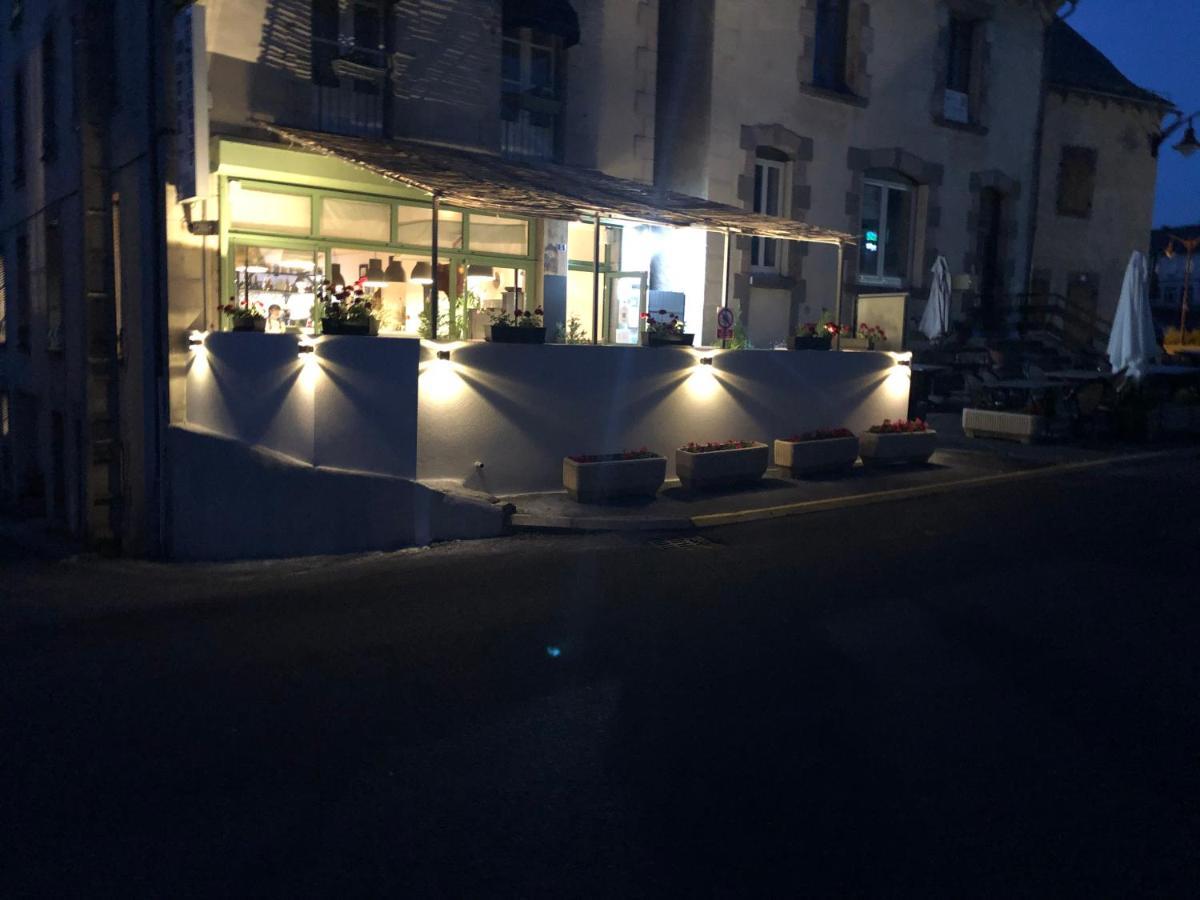 Logis Hotel Le Relais Des Remparts Allanche ภายนอก รูปภาพ